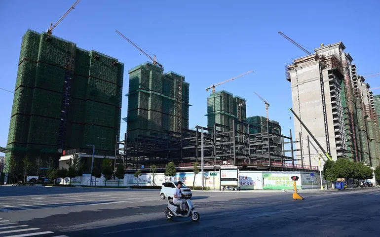 Chinesa Evergrande não paga dívida e cancela encontro com credores