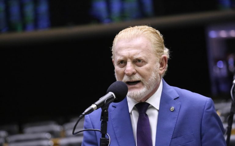 Comissão aprova projeto que prioriza tratamento dentário para mulheres vítimas de violência