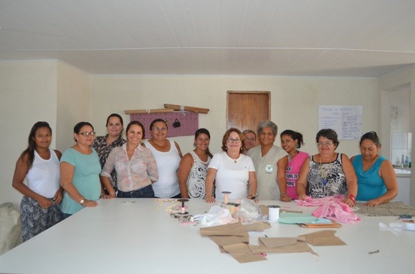 Prefeita Lucila Toledo prestigia curso de vestimenta de moda intima em Cajueiro
