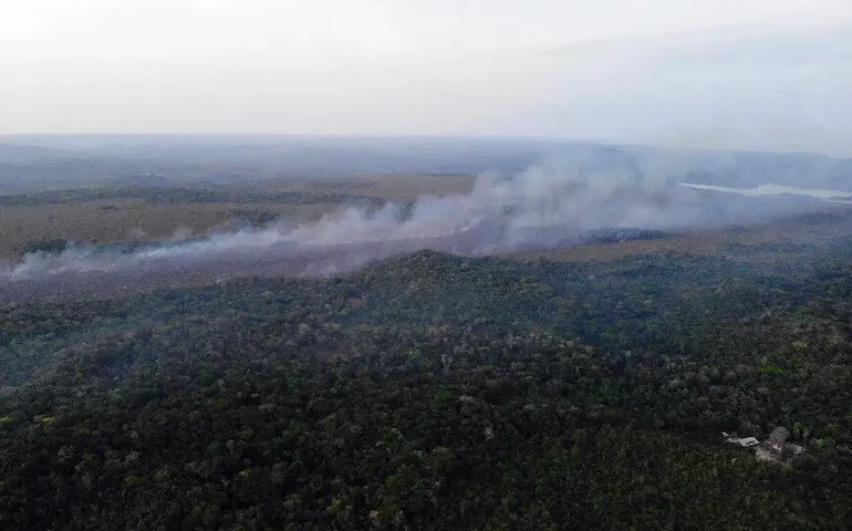 Fumaça de queimadas atinge cidades de dez estados