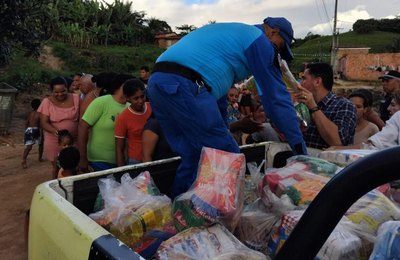 Ação do MP com apoio do setor hoteleiro entrega 113 cestas básicas para famílias de Maragogi