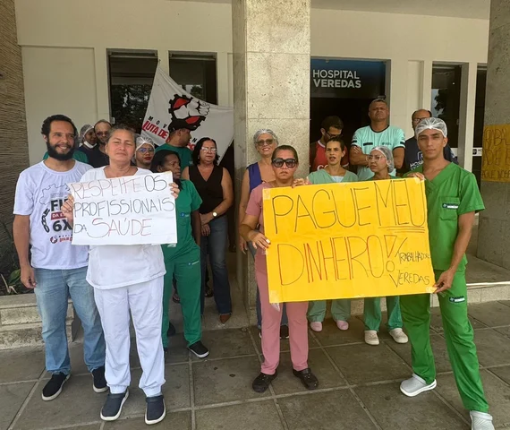 Funcionários do Hospital Veredas voltam a protestar após seis meses sem salários