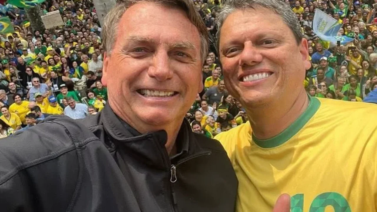 Bolsonaro solicita ao STF autorização para receber visita de Tarcísio de Freitas