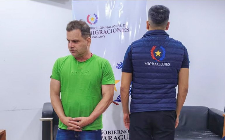 Ex-diretor da PRF levou pitbull e ração ao fugir para o Paraguai