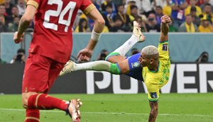 de-lado-o-voo-de-richarlison-para-o-segundo-gol-24112022174618487 / Foto: Foto: Giuseppe CACACE / AFP