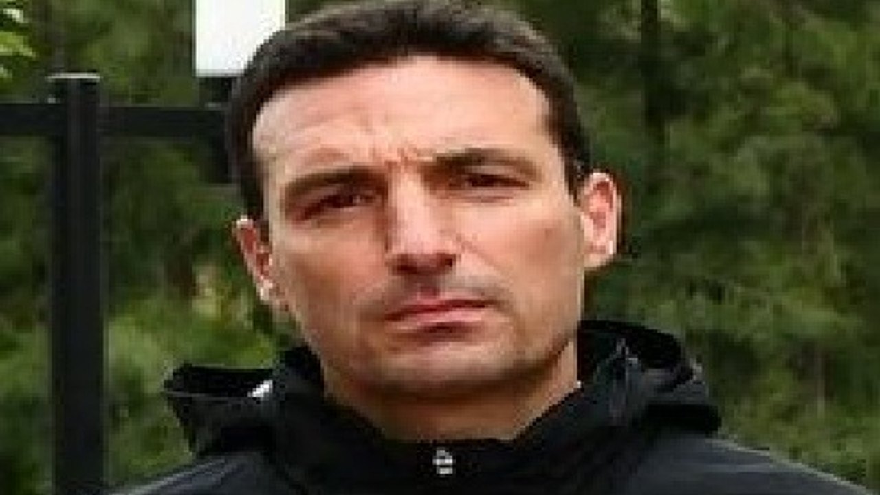 Scaloni exalta Bielsa e vê dificuldades diante do Uruguai: 'Carreira no futebol mundial'