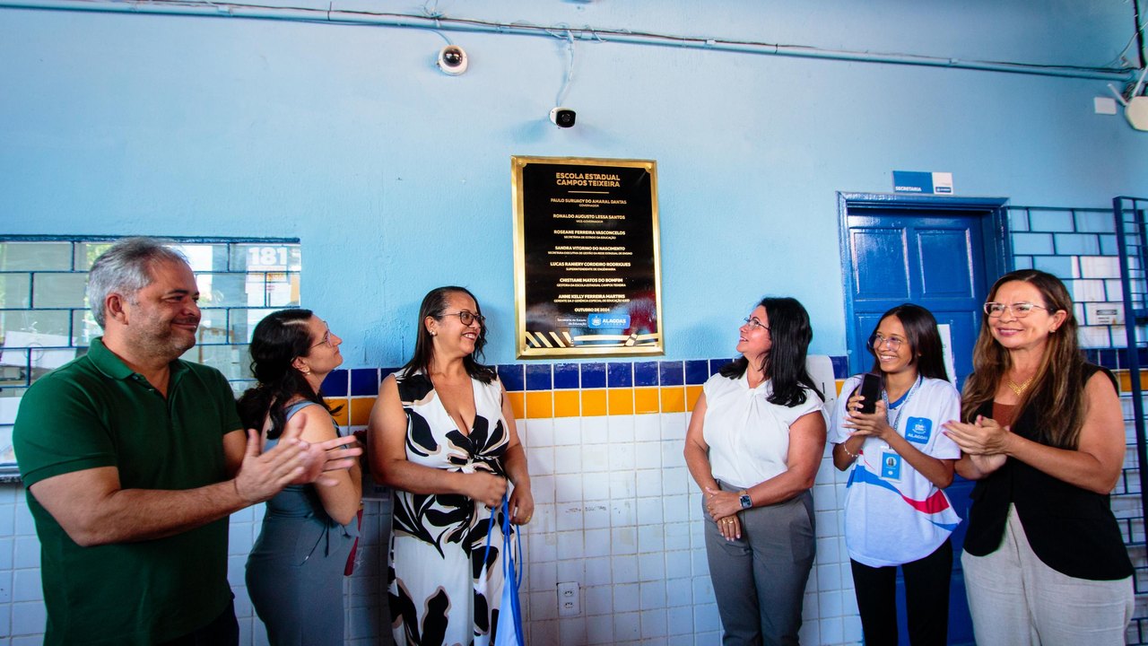 Governo de Alagoas entrega Escola Campos Teixeira completamente reformada