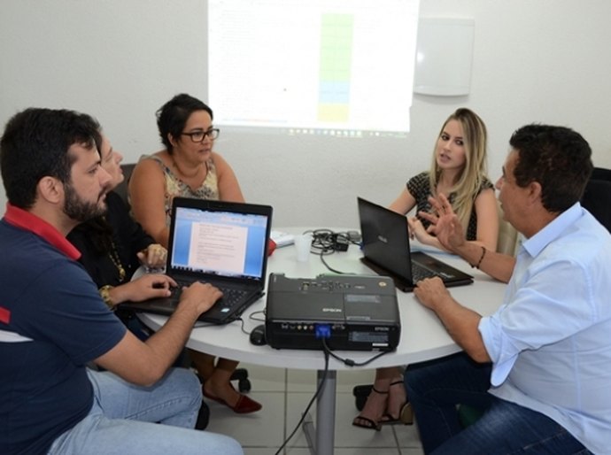 Secretário de Gestão de Saúde se reúne com representantes da governança