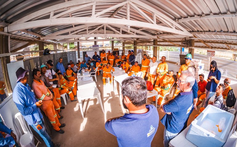 Renasce Salgadinho: palestra com funcionários da obra aborda temática socioambiental