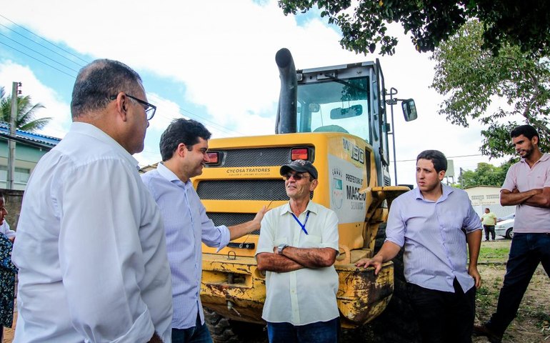 Prefeito vistoria obras de infraestrutura no Conjunto Inocoop