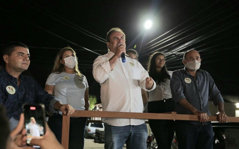 Em reunião com ambulantes, Luciano defende empregos e justiça social 