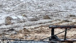 Homem morre após assaltar ciclista e atolar na lama de terreno em Aracaju / Foto: Foto: Portal A8SE/Reprodução