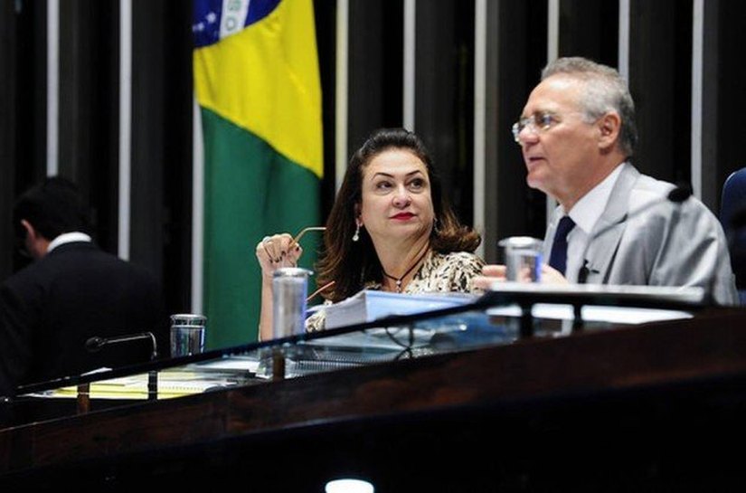 Renan condena decisão do PMDB de expulsar senadora Kátia Abreu