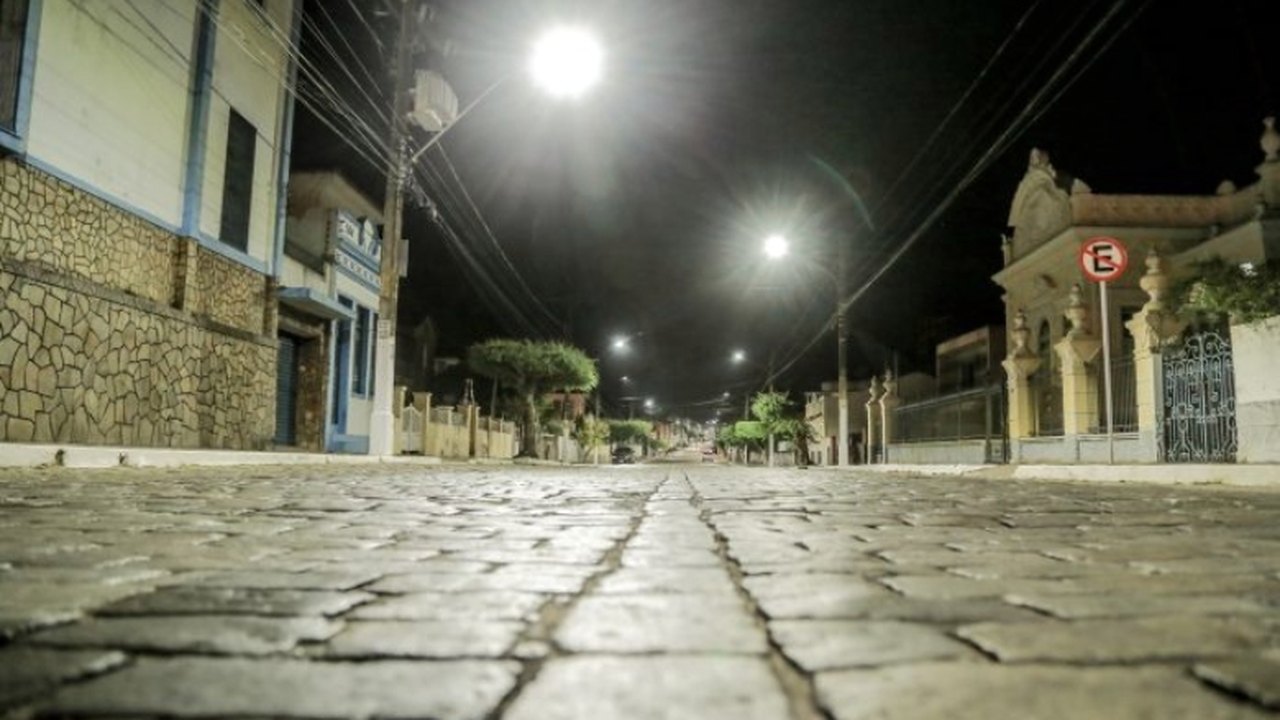 Prefeitura de Penedo instala lâmpadas de LED para eficiência energética