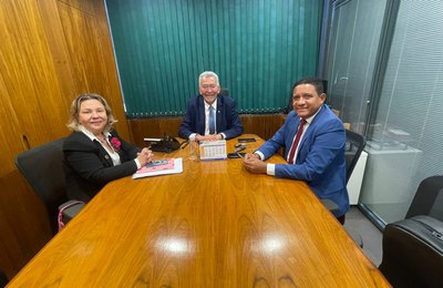 Prefeito Júlio alinha novas ações com deputado Paulão e secretária nacional Tereza Nelma