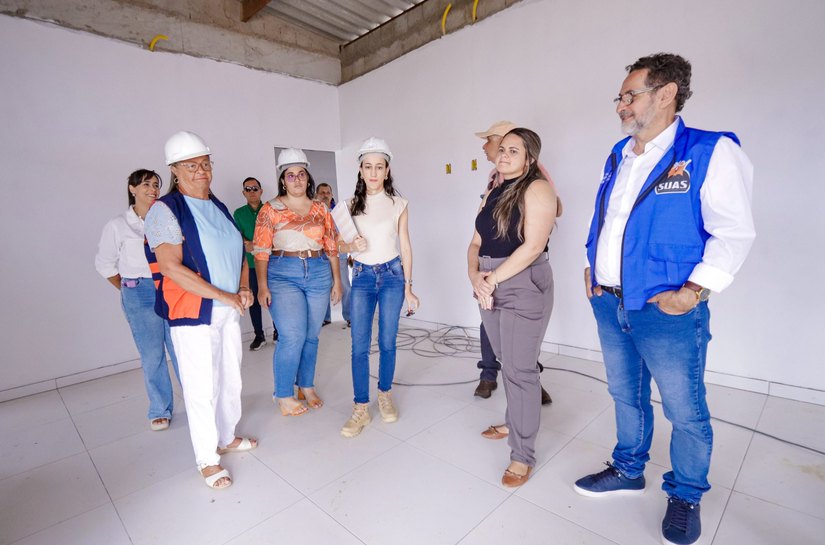 Obras do CRAS Dom Fernando entram na fase final e recebem visita da prefeita Tia Júlia e secretários