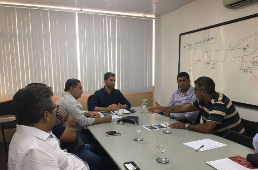 Secretário se reúne com representantes dos bugueiros de Maragogi