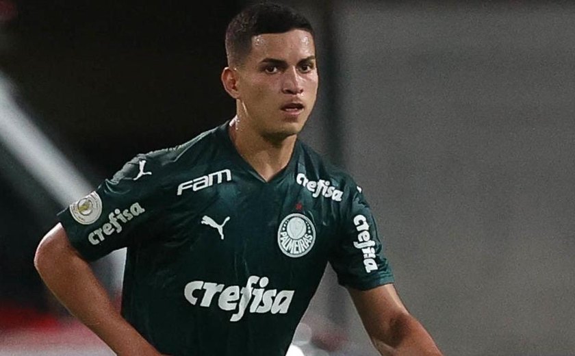 Zagueiro Renan deve ser o reforço do Palmeiras em estreia contra o Flamengo