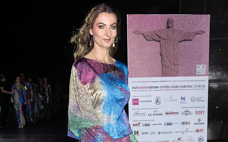 Cristo Redentor abraça Rio Fashion Show e vira passarela