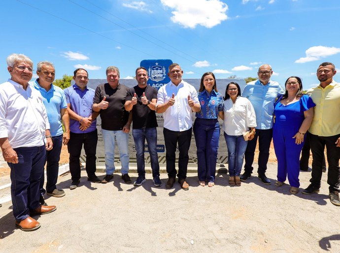 Paulo Dantas inaugura obras de infraestrutura e abastecimento em Feira Grande
