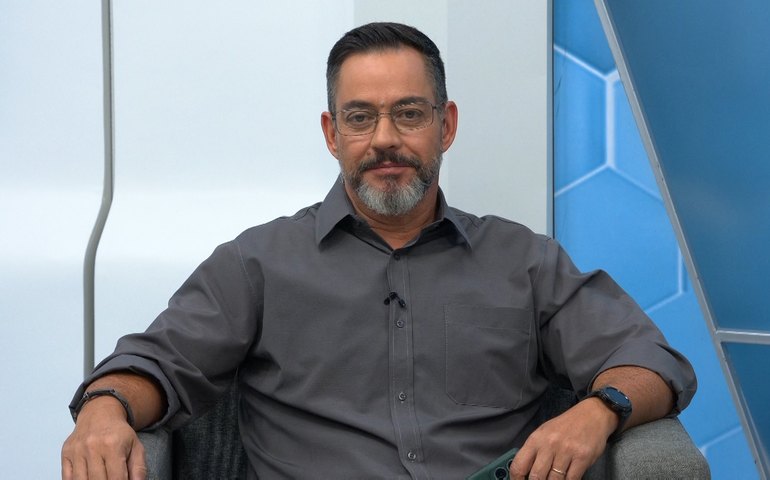 Aparecida Debate faz uma análise do trabalho de brasileiros no exterior