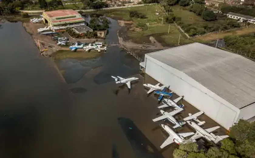 Base Aérea de Canoas recebe primeiro voo remanejado de Porto Alegre