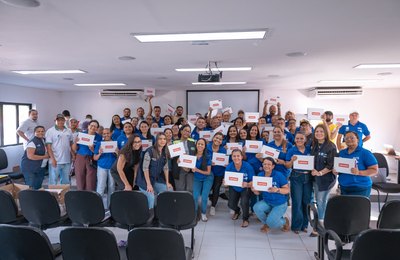 Prefeitura de Murici investe e entrega 70 novos tablets a agentes de saúde