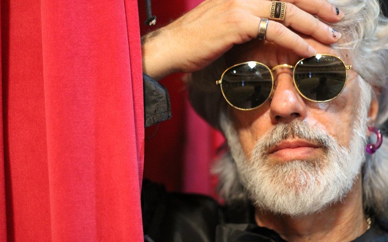 Edi Ribeiro e Sebage se apresentam no restaurante Zeppelin