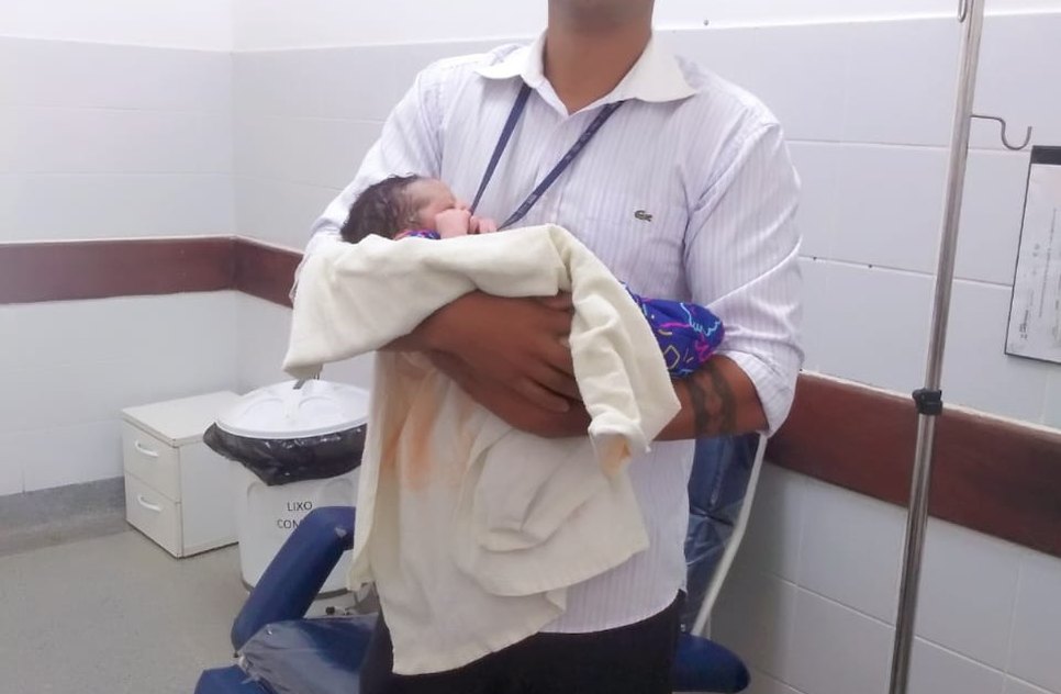 BEBE ENCONTRADO NA CAIXA DE SAPATO