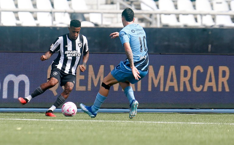 Em jogo de dois dias por falta de luz, líder Botafogo empata com Athletico-PR e mantém folga