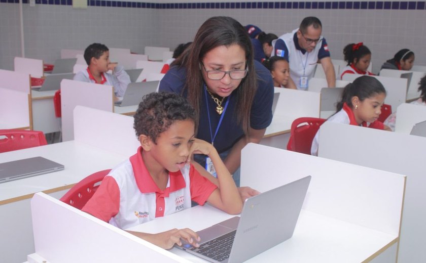 Inovação: Estudantes de escolas da Prefeitura de Penedo fazem prova 100% digital