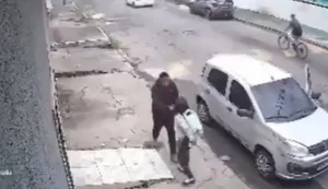 Estudante é rendida por homem armado a caminho da escola em Duque de Caxias