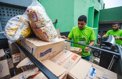 Alunos da rede estadual promovem arrecadação de donativos para as vítimas das chuvas em Alagoas