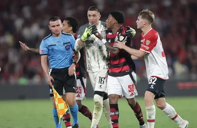 Conmebol anula 2º amarelo e libera Plata para defender o Flamengo