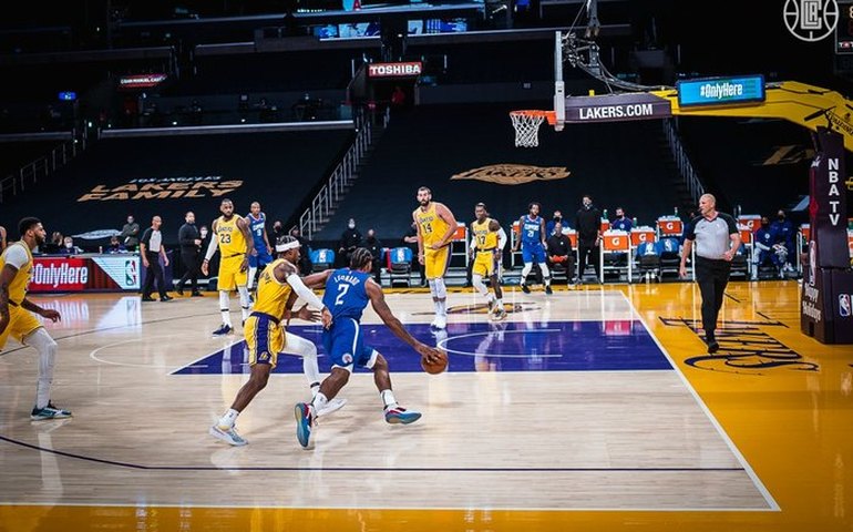 Paul George e Kawhi Leonard lideram Clippers na vitória sobre os Lakers