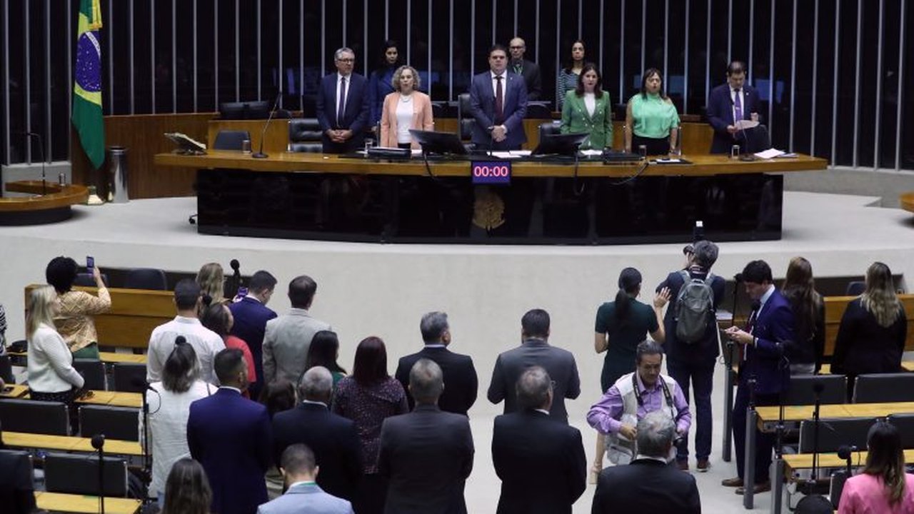 Semana da Enfermagem é homenageada na Câmara