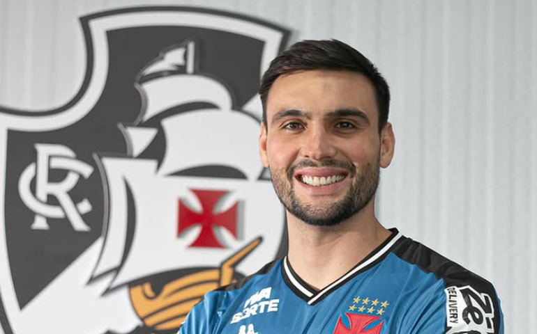 Vasco confirma contratação de goleiro que jogava no futebol espanhol