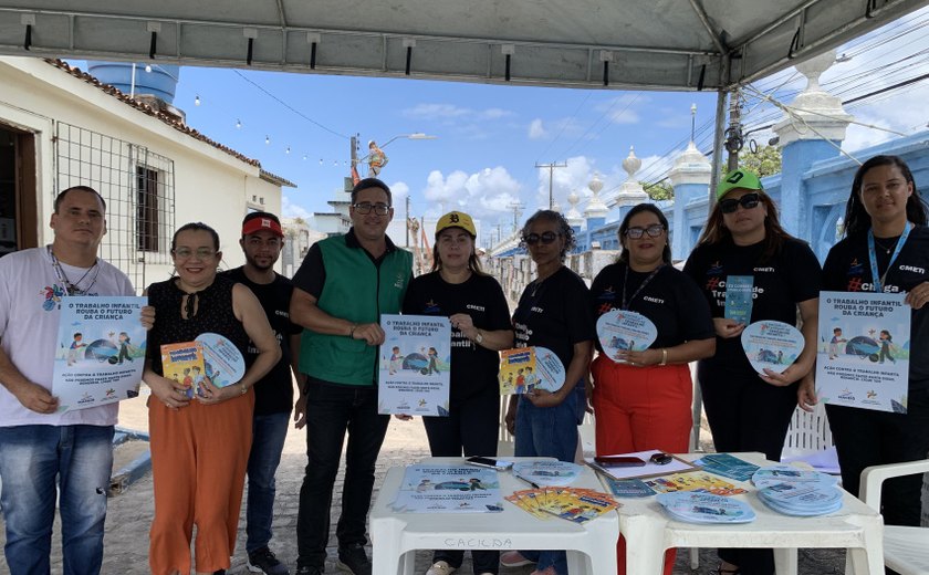 Na véspera de Finados, ação combate trabalho infantil em cemitérios de Maceió