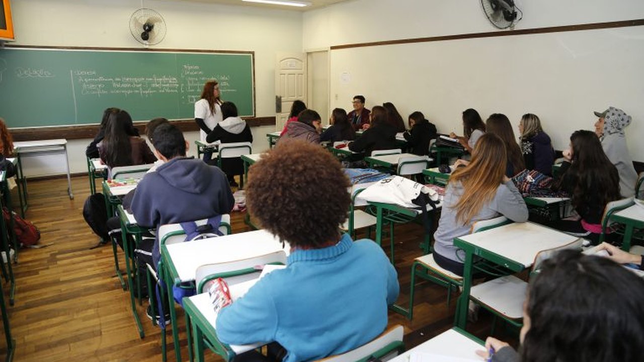 Pé-de-Meia: Ministério da Educação publica regras para investimento do incentivo conclusão