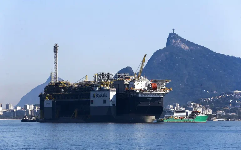 EUA dizem que navio-petroleiro foi atingido por drone no Mar Vermelho