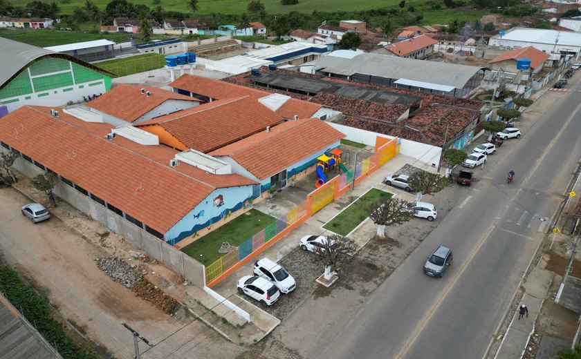 Mais ampla, moderna e tecnológica Escola Municipal Peixinho Dourado em entregue à população de Lagoa da Canoa