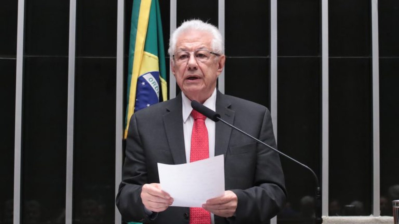 Repasse de recursos de Vorcaro a Flávio Bolsonaro amplia pressão por CPI do Banco Master