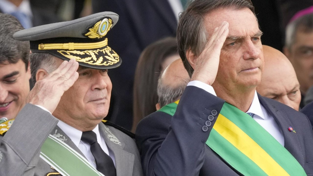Exército debate impactos de eventual governo Flávio Bolsonaro nas Forças Armadas