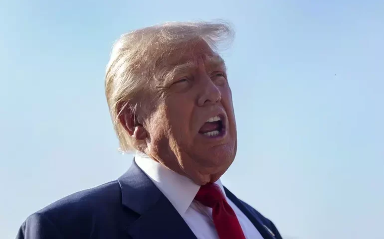 Trump diz que há '50% de possibilidade' de um acordo com UE