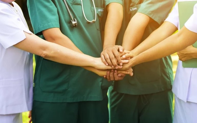 Piso da enfermagem pode gerar despesas extras R$ 9,4 bi por ano, dizem municípios