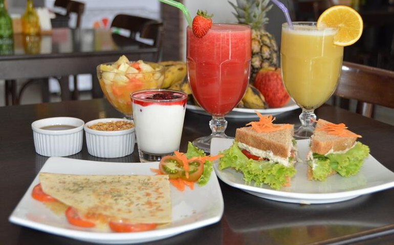 Nutricionista do HGE conscientiza sobre cuidados para evitar intoxicação alimentar e desidratação no Carnaval