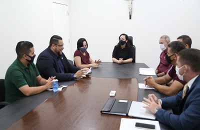 Prefeita se reúne com representantes do Creci para debater ações de investimento e melhorias no município