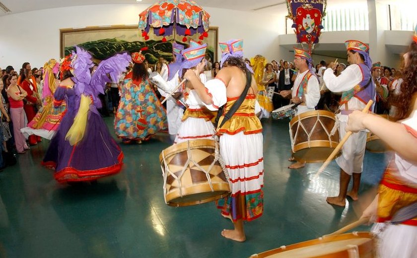 Nova lei cria o Dia Nacional do Maracatu