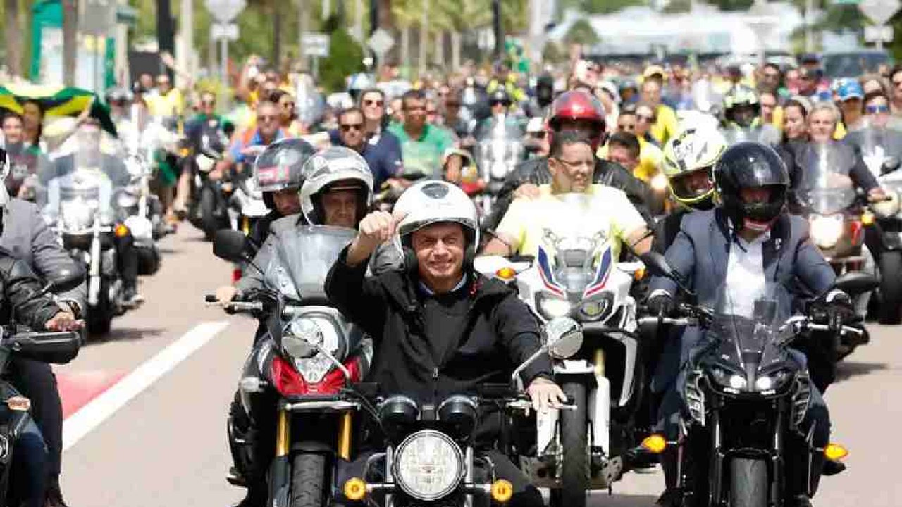 Bolsonaro diz que vai visitar postos a partir de amanhã para fiscalizar preços