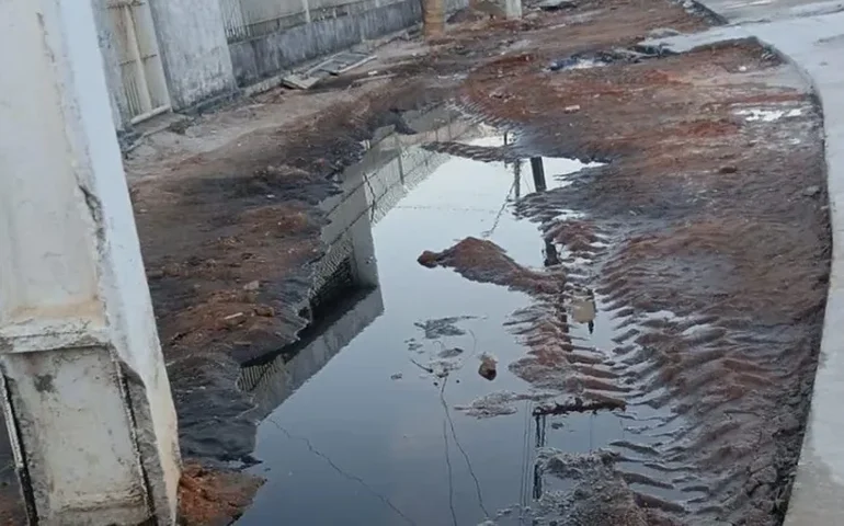 Falha em estação elevatória da BRK provoca extravasamento de esgoto